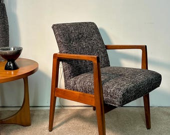Vintage MCM Jens Risom Walnut Lounge Chair (See Shipping in the description)