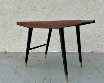 Vintage Mid Mod Splay Leg Side Table with Painted Legs