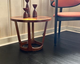 Vintage MCM Round End Table by Lane Rhythm Collection (See shipping info in the description)