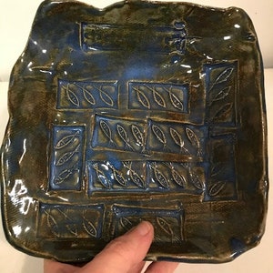 Primative Modern Glazed Ceramic Fish Pattern Collectible Art Dish