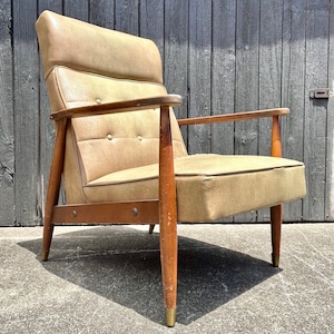 Vintage Mid Mod High Back Lounge Chair with Buttons (See Shipping in the description)