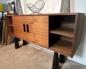 Mid Century Modern Walnut Entertainment Credenza (See shipping info in the description)