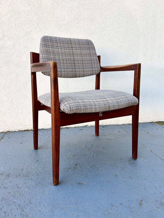 Fine Vintage Walnut Lounge Chair Jens Risom Design see Shipping