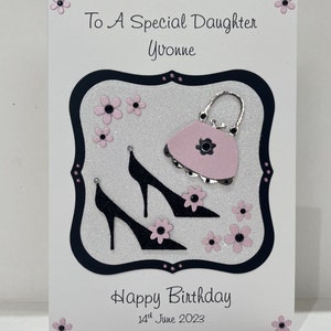 Carte d'anniversaire personnalisée A5 pour maman/soeur/femme/amie/fille avec sac et chaussures thème bleu ou rose