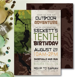 Puede incluir: Una invitación verde y marrón con una silueta de personas haciendo tirolina. La invitación es para el décimo cumpleaños de Beckett. La fiesta es una aventura al aire libre en Shorhills Mud Run el 21 de agosto de 10:00 a 14:00. RSVP a Sarah antes del 15 de junio.