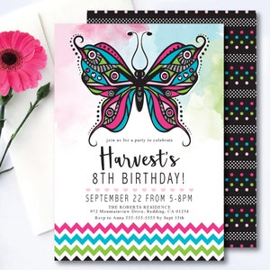 Peut inclure: Une invitation d'anniversaire colorée avec un motif de papillon. L'invitation est pour le 8ème anniversaire de Harvest, le 22 septembre de 17h à 20h. La résidence Roberts est située au 972 Mountainview Drive, Redding, CA 01234. Veuillez confirmer votre présence auprès d'Anna au 555-555-5555 avant le 15 septembre.