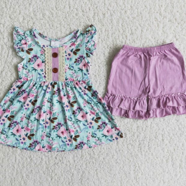 Girls summer outfit- toddler girl outfit- toddler fashion- girls fashion- floral outfit- ruffle shorts