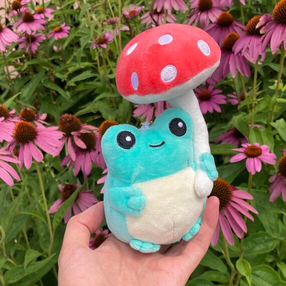 Mushroom Frog Plush Keychain. Cute Plushie Charm for Purse, Tote Bag or  Backpack. Kawaii Stuffed Frog Holding Red Mushroom Umbrella -  Canada