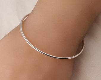 En stock ! bracelet rond , jonc de 2 mm épaisseur en argent 950 massif, 100 % artisanal et Français