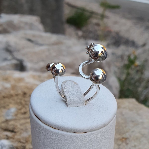 Bague unique ! champis , t 51 en argent massif, artisanale , français,