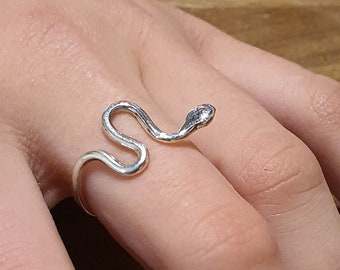 Bague serpent argent massif modele qui dresse la tete,  ajustable