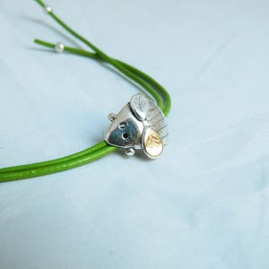 collier enfant souris aux ailes de mouche en argent massif , pièce unique bolo tie drole image 2