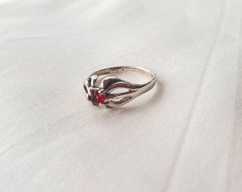 Red stone ring, vintage Egypt, antique jewelry restored in solid silver.