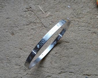 Bracelet esclave ou jonc plat gravé abstrait et boucles en argent 950 massif !. 100 % artisanal