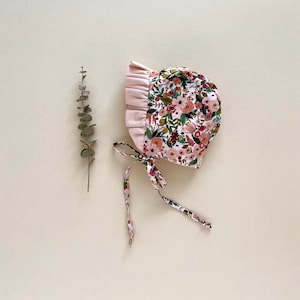ruffled floral baby bonnet girl / reversible ruffle bonnet / baby sunbonnet / baby sun hat / rifle paper co baby bonnet