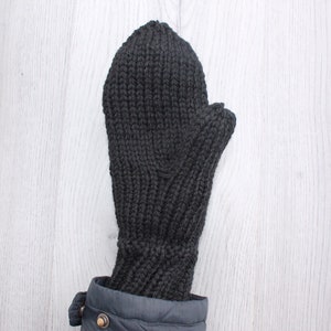 Womens cable knit wool mittens image 5