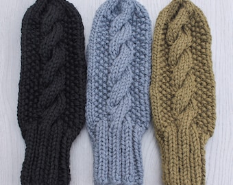 Women’s cable knit wool mittens