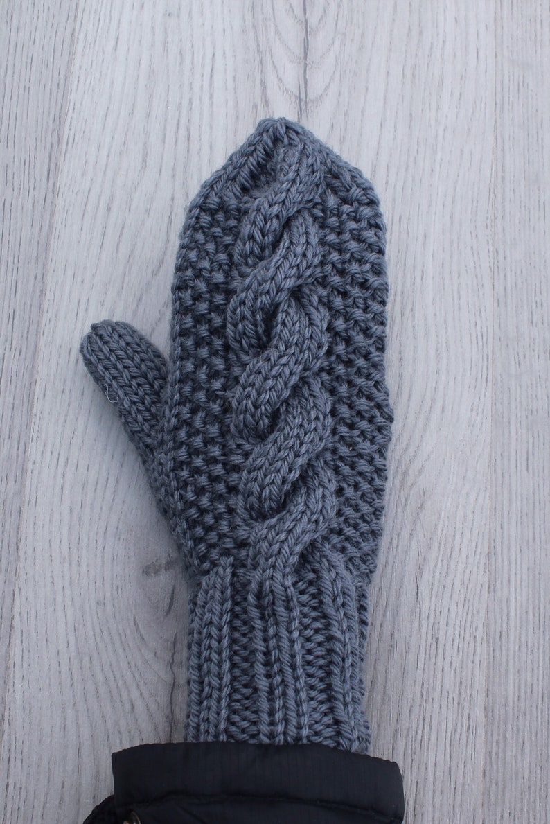 Womens cable knit wool mittens Gray