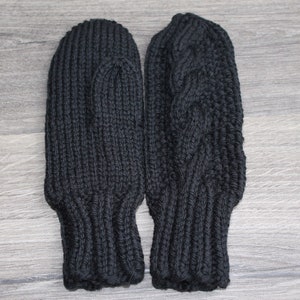 Womens cable knit wool mittens Black