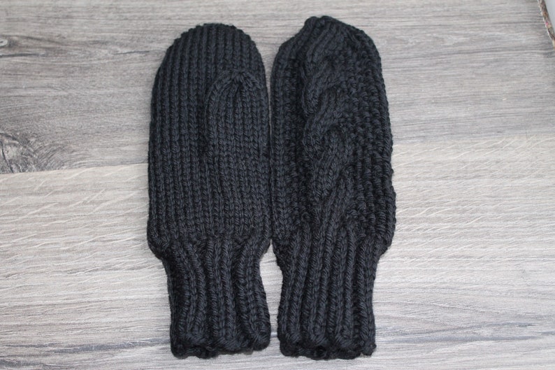 Womens cable knit wool mittens Black