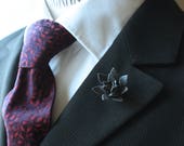 Succulent flower Lapel Pin for Men, wedding boutonniere, Anthracite Grey Alcantara , men flower lapel pin for Dapper Men, Groom Groomsmen