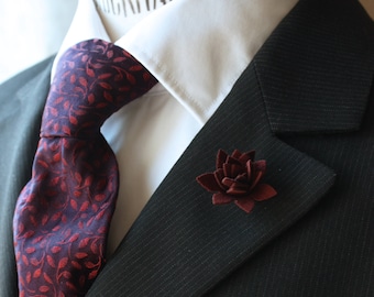Succulent flower Lapel Pin for Men, wedding boutonniere, Burgundy Alcantara®, men flower lapel pin for Dapper Men, Groom & Groomsmen