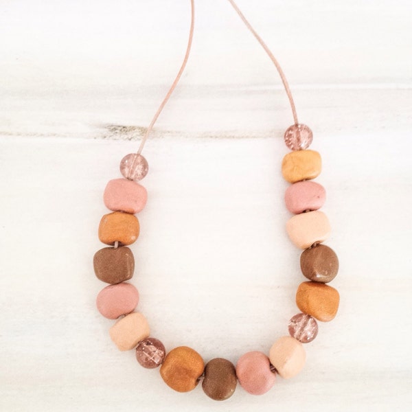 Collar de cuero de grano de arcilla única / / joyería //Gift de cuentas de arcilla polimérica para ella / / Bohemia collar / / regalo para mamá / natural joyas