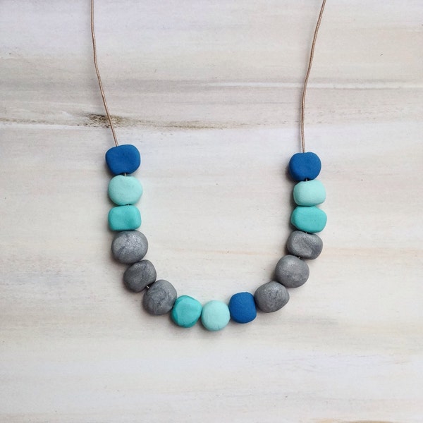 Collar de cuero de grano de arcilla turquesa / / joyería //Gift de cuentas de arcilla polimérica para ella / / Bohemia collar / / regalo para mamá / / turquesa joyas