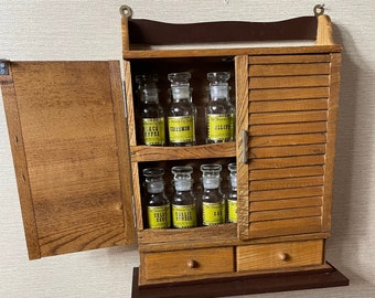 Vintage Wooden Spice Rack  12 Apothecary style Bottles  Clean