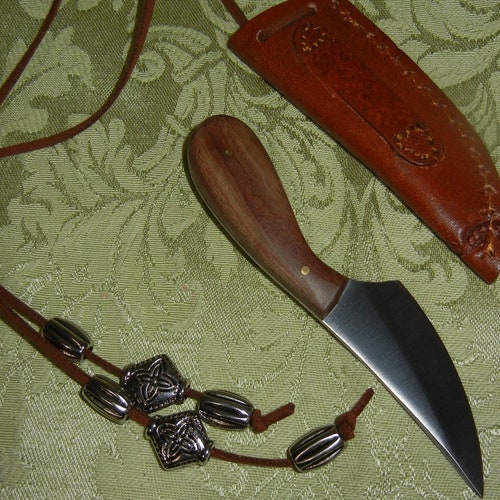 Ladies Sweet  little Wicca Athame Bosom Patch Knife Leather Sheath & Cord