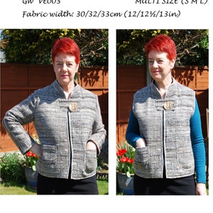 Peut inclure: Un patron de couture pour une veste et un gilet, mettant en scène une femme portant la veste et le gilet dans un jardin. Le patron est destiné aux tissus tissés à la main et est disponible en plusieurs tailles. Le patron s'appelle "Get Weaving" et le numéro de patron est GW VE003. La largeur du tissu est de 30/32/33 cm (12/12 1/2/13 pouces).