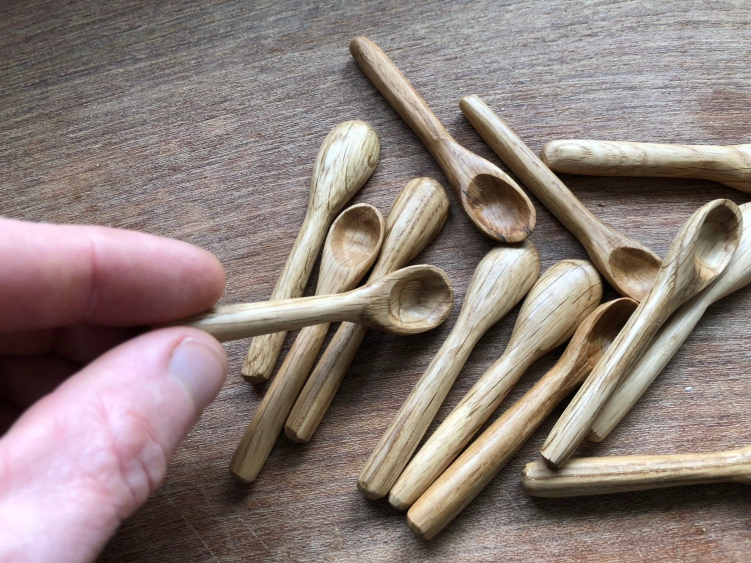 Petite cuillère en bois pour bébé - Au creux d'un arbre