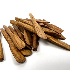 Small wooden cosmetics spatula applicator