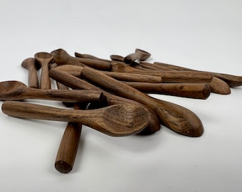 Cuchara de sal de nogal hecha a mano: Cuchara pequeña para especias de madera reciclada (75 mm)