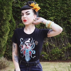 Daughter of the Kraken Fitted T-shirt in Black Size - Etsy