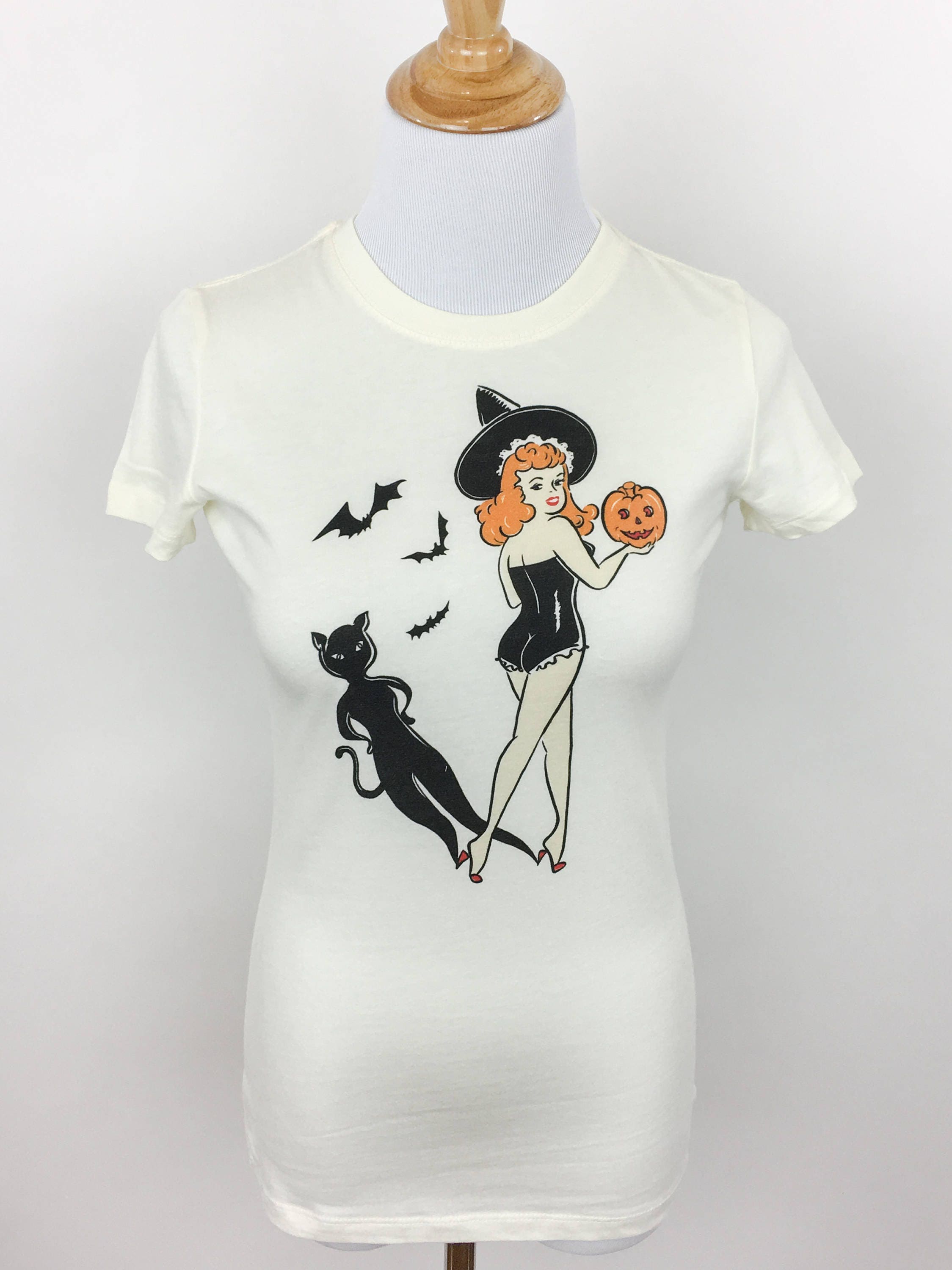 Trick or Treat Fitted Tshirt in Cream size S,M,L,XL,2XL Halloween vintage inspired by Mischief Made Kleding Dameskleding Tops & T-shirts T-shirts 
