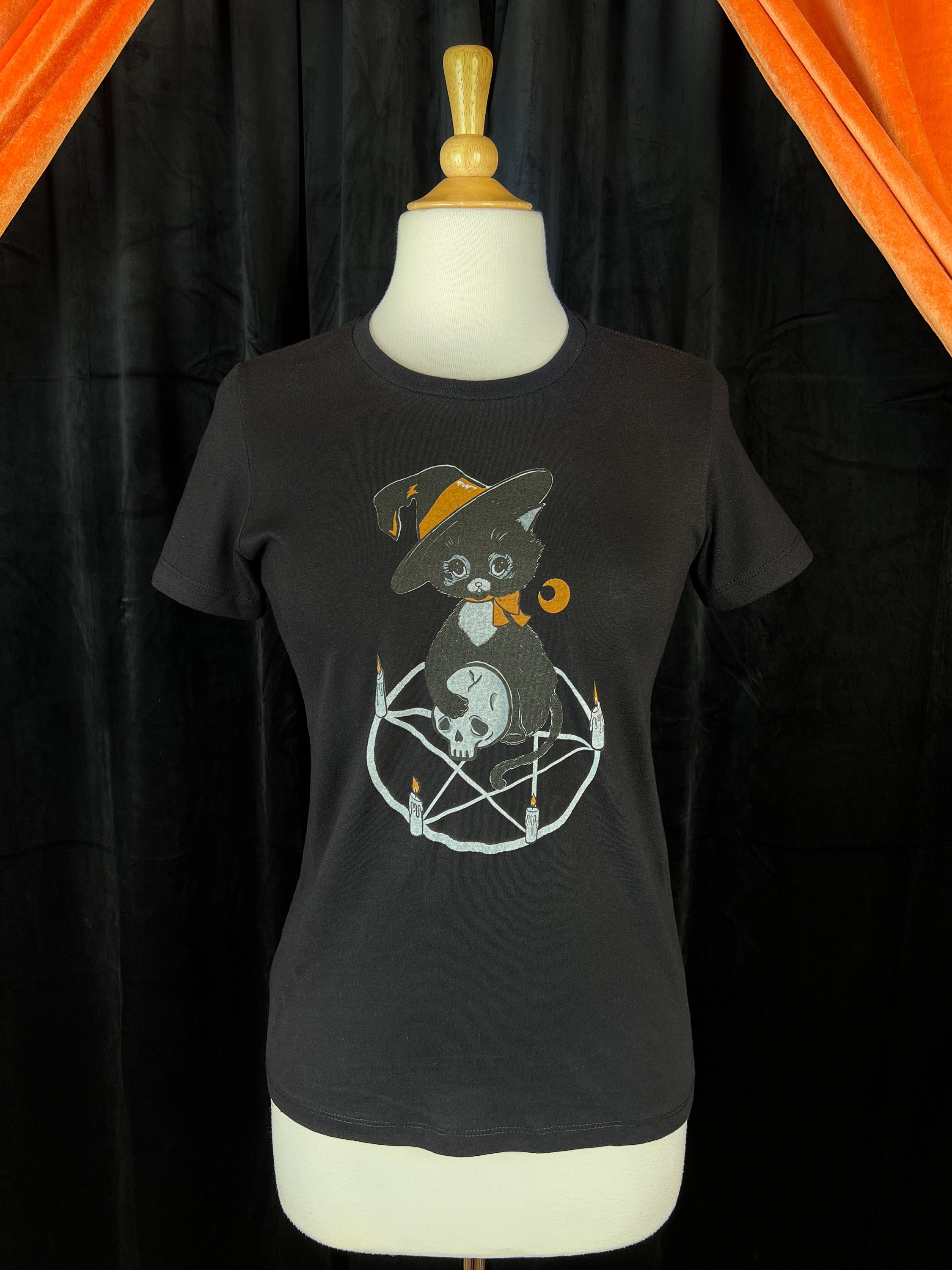 品質保証 Black Cat S,M,L,XL,2XL Size Black in T-shirt Fitted Magic ミュージシャン