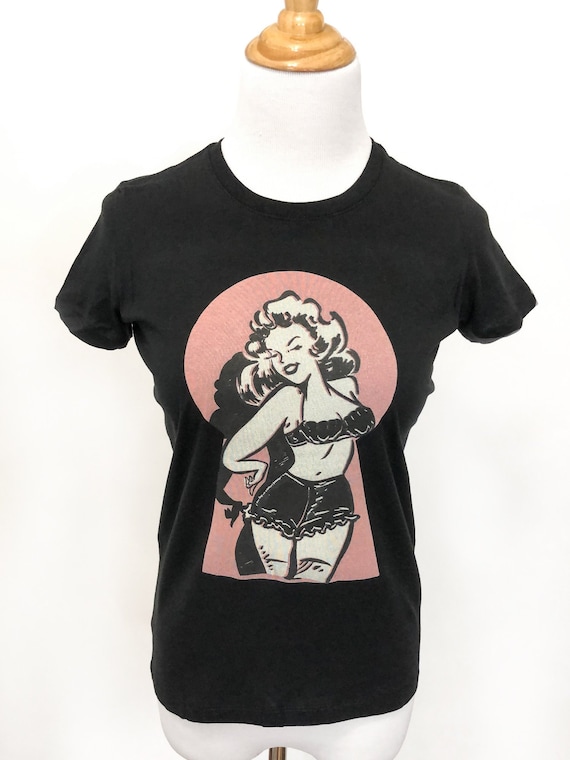 Peek a View Keyhole T shirt in Black size S,M,L,XL,2XL vintage inspired design by Mischief Made Peek a View Keyhole T shirt in Black size S,M,L,XL,2XL vintage inspired design by Mischief Made