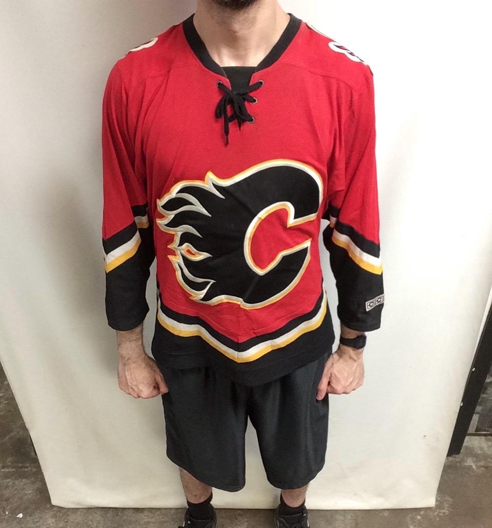 CCM - 【CCM】NHL Calgary Flames ホッケーゲームシャツA-3514 Vintage 90s Calgary Flames Hockey Jersey: CCM NHL Red Black Yellow
