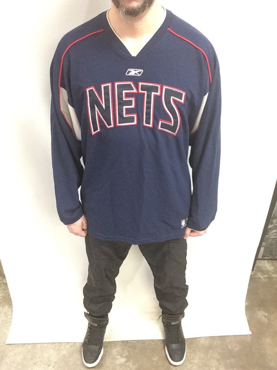 New Jersey Nets T-Shirt Womens Large L V-Neck Navy Blue Red Font