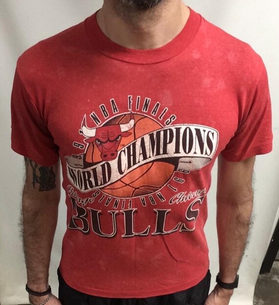 90年代ヴィンテージ シカゴ・ブルズ タイダイTシャツ:NBA 90年代ヴィンテージ シカゴ・ブルズ タイダイTシャツ:NBA