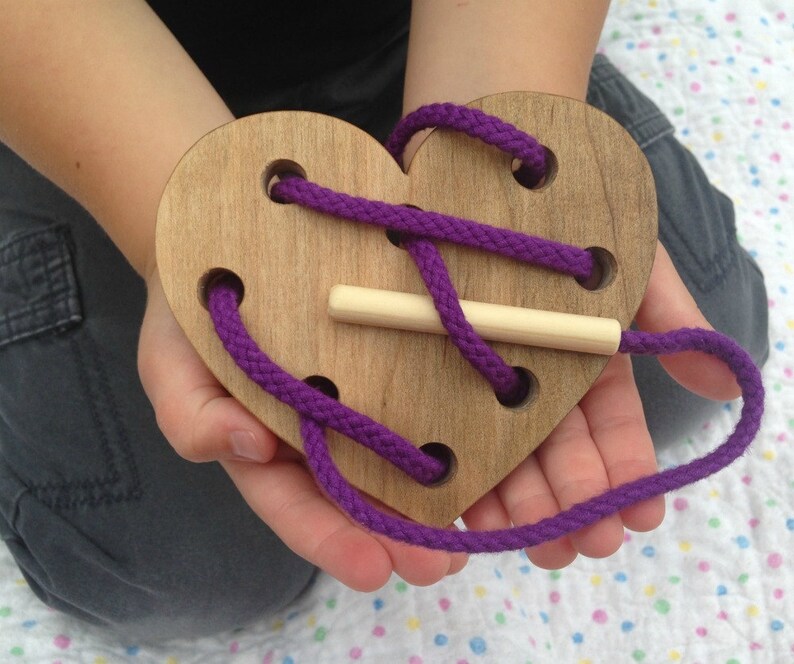 Wooden Lacing Toy, Heart Lacing Card, Valentines Gift for Kids, Montessori Materials, Waldorf Toy, Toddler Wood Toy, Gifts for Kids Bild 4