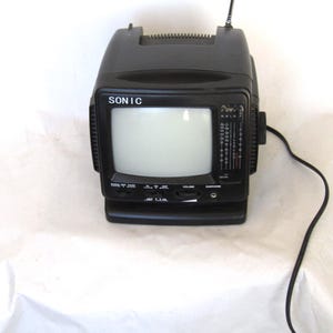 TV portatile vintage, in bianco e nero