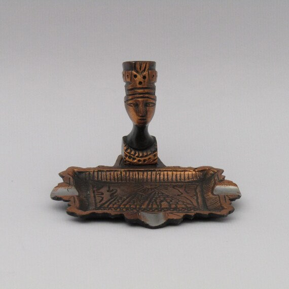 ヴィンテージ鉄製ネフェルティティ灰皿：エジプト土産コレクターズ