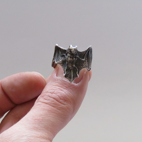 antique bat silver ring - silver bat ring  - bat ring - Gothic ring - Heavy metal ring - bat ring sterling -  bat ring vintage - rare ring