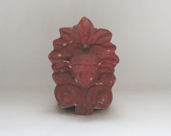 Azulejo decorativo de cerámica neoclásica griega antigua Antefix, AKROKERAMO, con cuatro hojas de Antemion Hermes, 1880-1920.