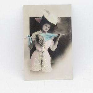 antike Frauenpostkarte, französische Vintage Postkarte, antike Postkarte, Frauenthemapostkarte, sammelbare Postkarte, farbige französische Postkarte 1910