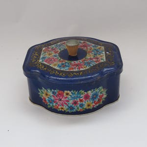 Vintage tin container - floral decoration - vintage tin canister - vintage tin box - old fashioned tin box - for collection - tin container