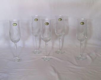 Ensemble de 5 verres en cristal de Bohême. Verre de Bohême, cristal de bohème, verre vintage, décoration d'intérieur vintage, cristal de bohème République tchèque