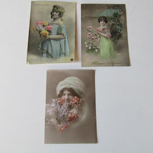 Zestaw trzech kolorowych francuskich antycznych pocztówek z lat 1908-1918, Francuskie pocztówki vintage, Antyczne pocztówki, Romantyczne pocztówki